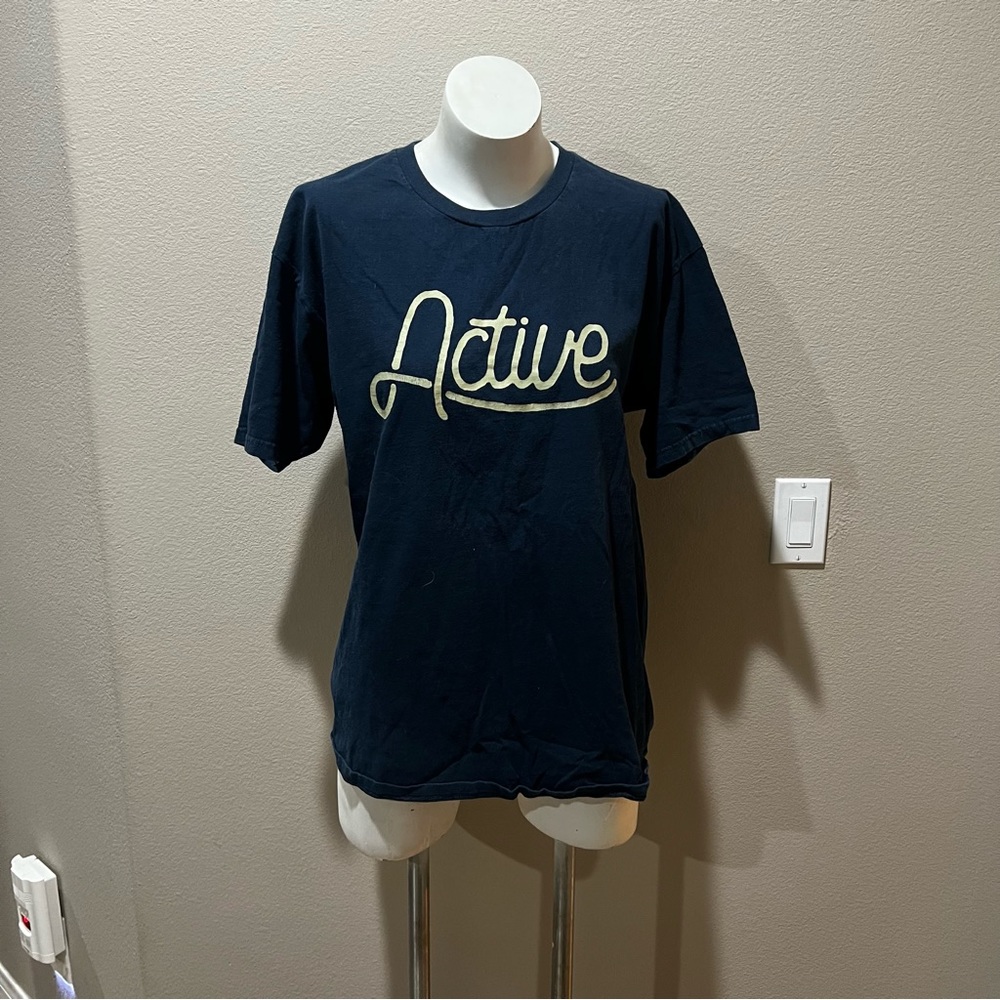 Active men’s navy blue short sleeve tshirt